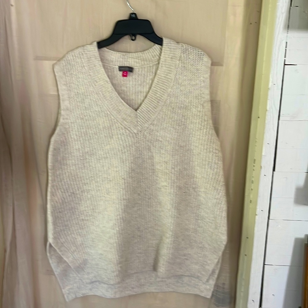 4 v-neck sweaters 1L 3M